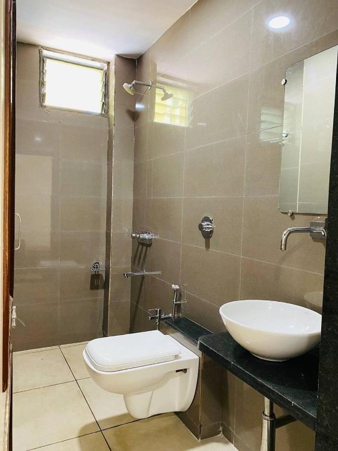Hotel Tirth Ankleshwar エクステリア 写真