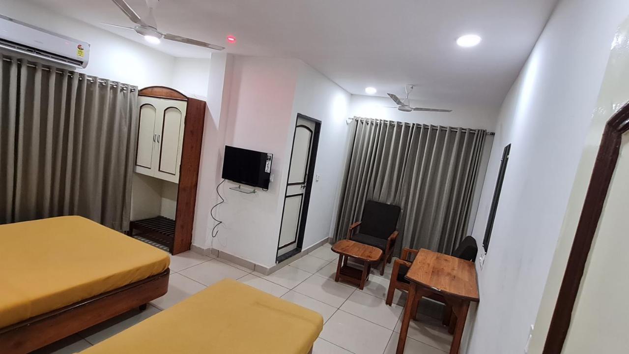 Hotel Tirth Ankleshwar エクステリア 写真