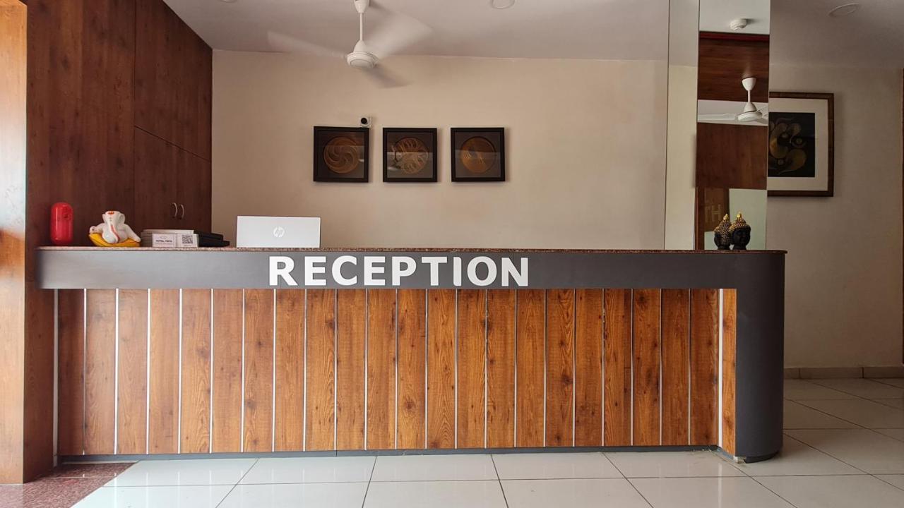 Hotel Tirth Ankleshwar エクステリア 写真