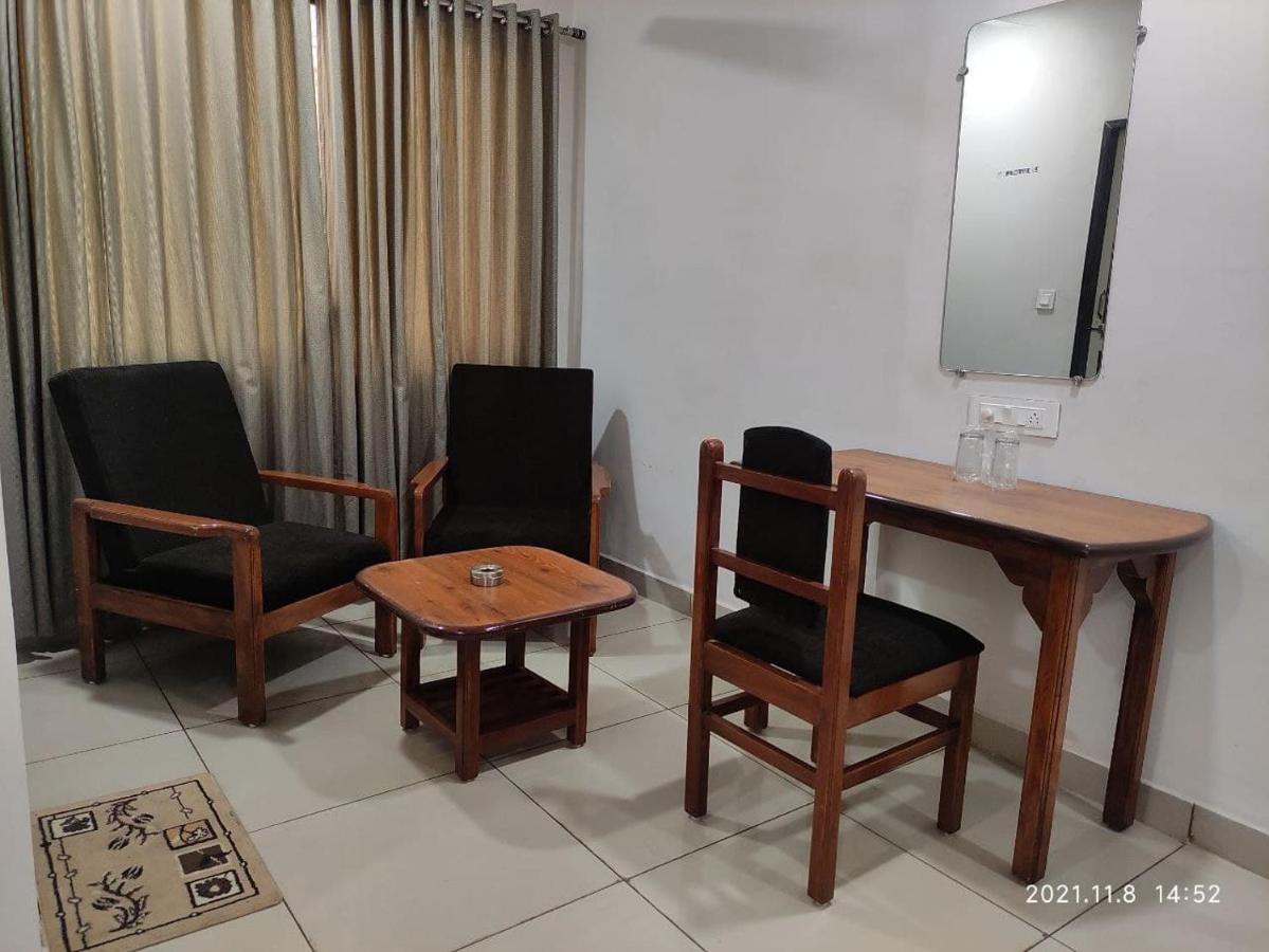 Hotel Tirth Ankleshwar エクステリア 写真