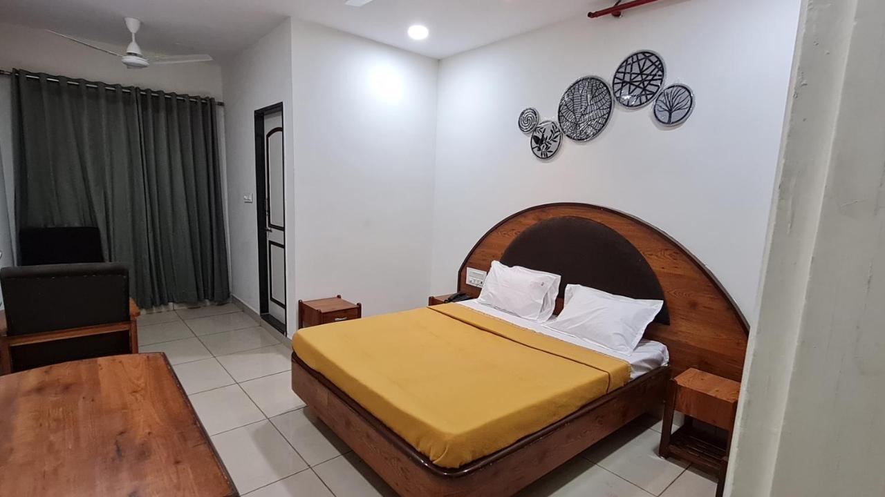 Hotel Tirth Ankleshwar エクステリア 写真