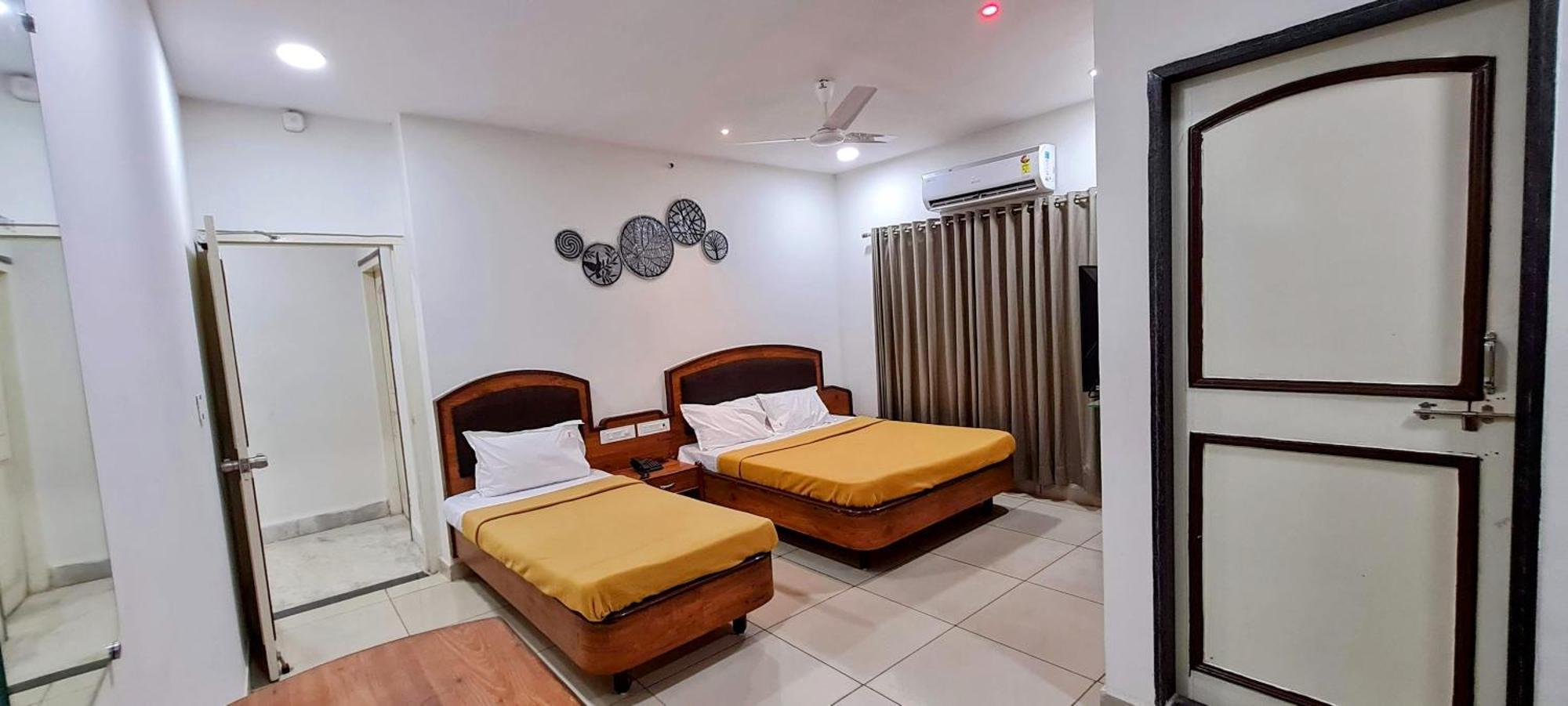 Hotel Tirth Ankleshwar エクステリア 写真