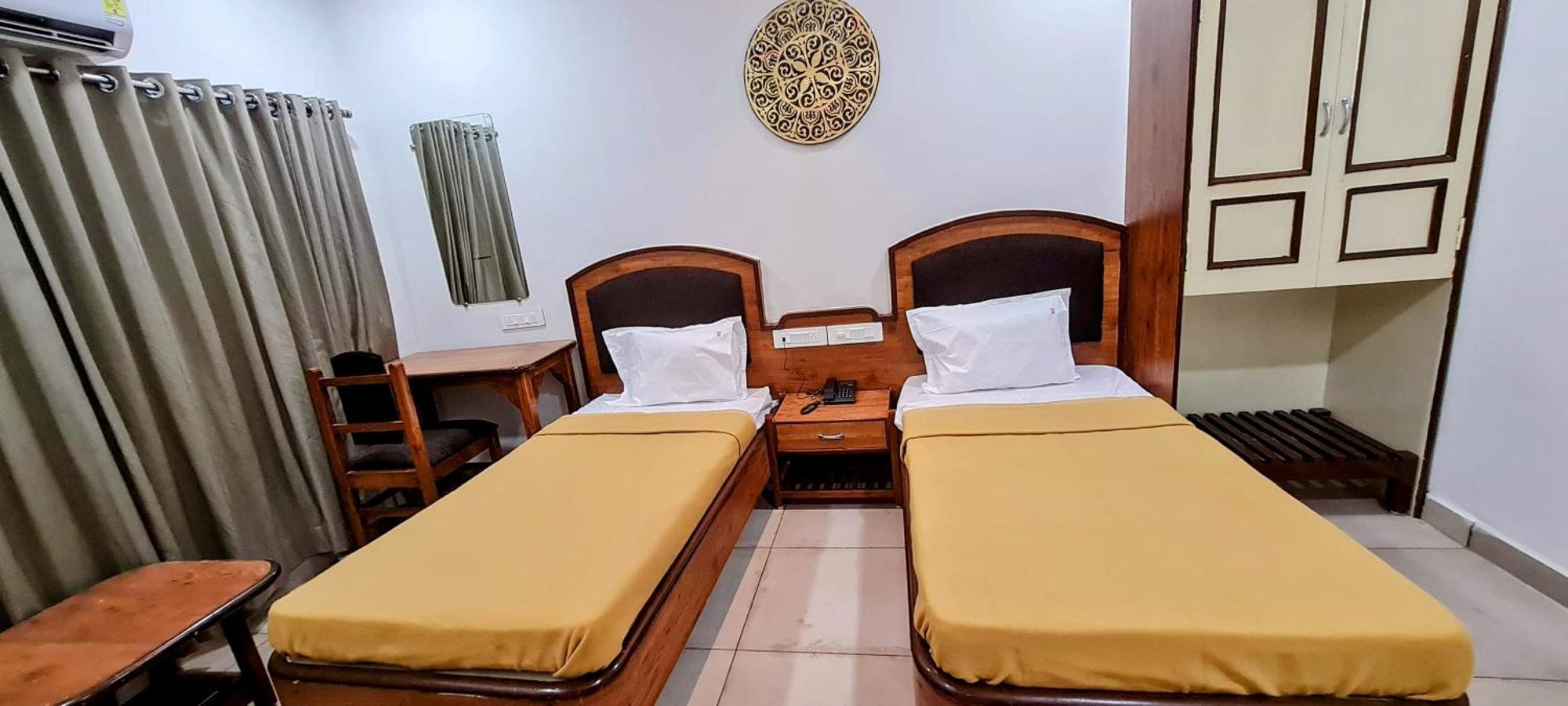 Hotel Tirth Ankleshwar エクステリア 写真