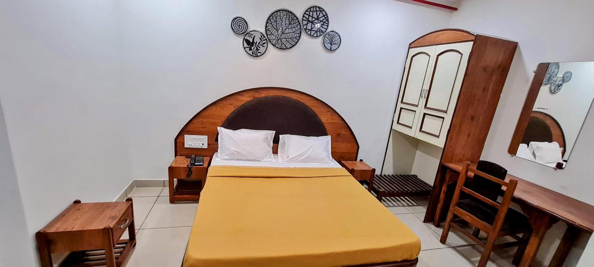 Hotel Tirth Ankleshwar エクステリア 写真